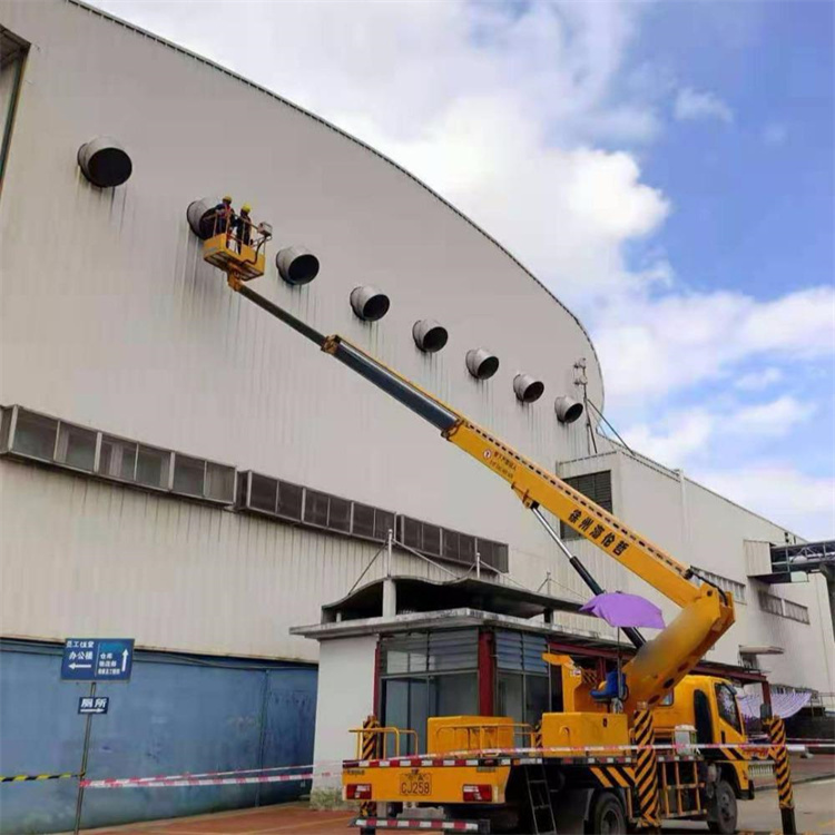 开福高空作业车出租服务：专业广告牌安装解决方案