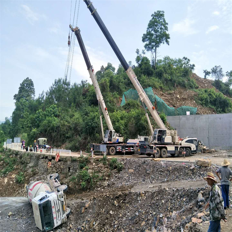 开福汽车掉沟里叫吊车救援要多少钱